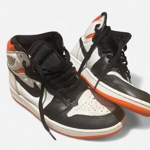 Men's Nike Air Jordan 1 Retro High OG 'Electro Orange' sneaker size 9